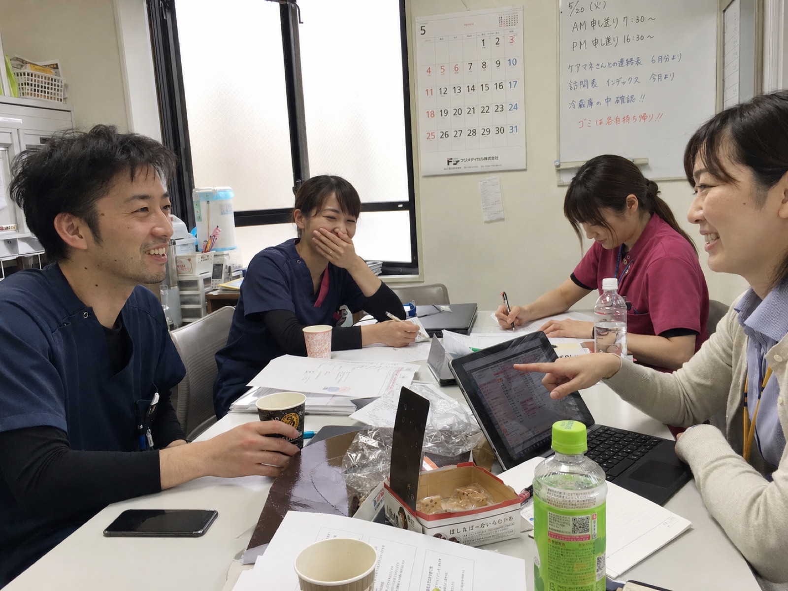 訪問看護の現場で行われている研修・意見交換の様子